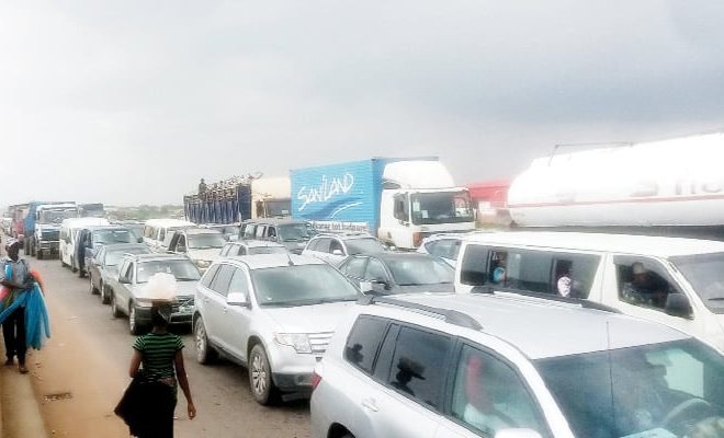 Kara bridge repairs: FG diverts traffic on Lagos-Ibadan expressway